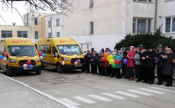 Две школы-интерната в Севастополе получили автобусы 